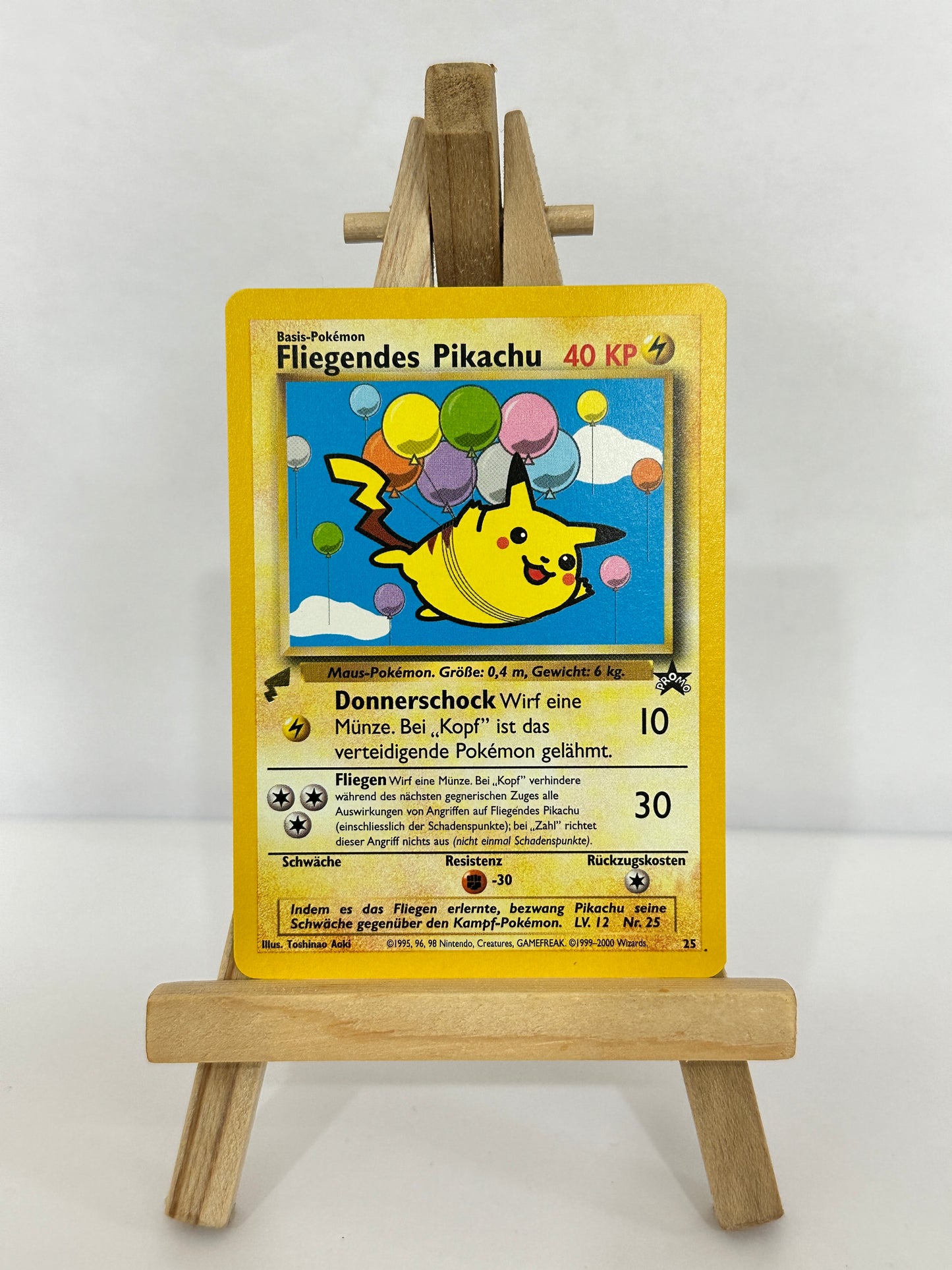 Pikachu World Collection 2000